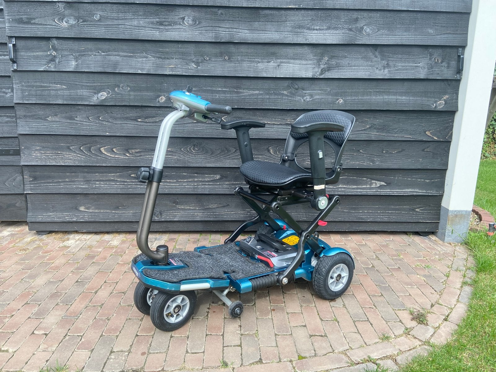 Mango bobby Deluxe inklapbare opvouwbaar scootmobiel, Ophalen, 10 km/u of minder, Gebruikt, Mango