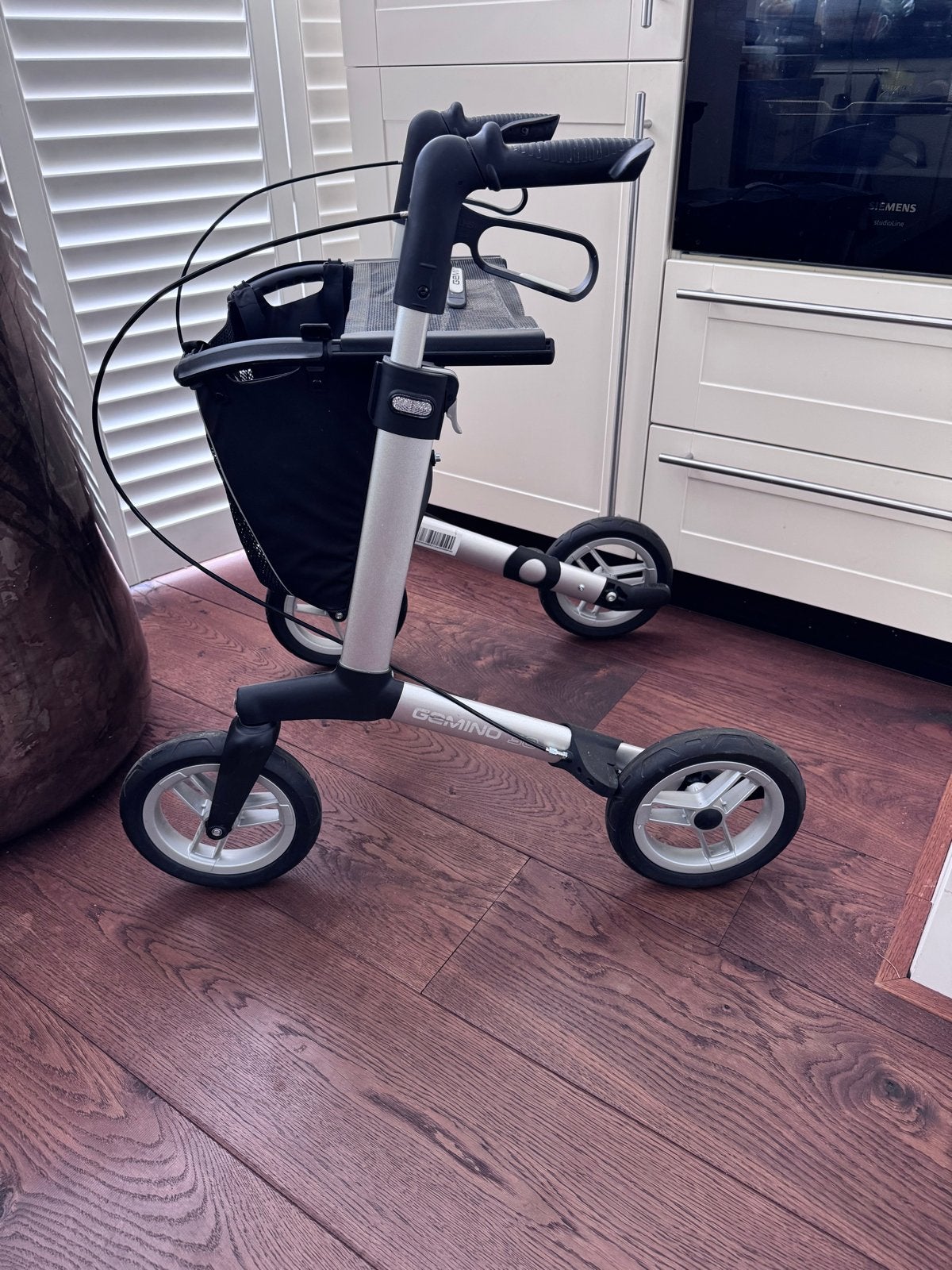 Lichtgewicht rollator Gemino 30 Comfort Zilver, Diversen, Rollators, Ophalen of Verzenden, Opvouwbaar, Zo goed als nieuw