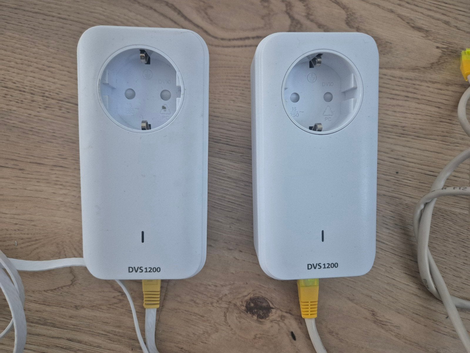 DVS 1200 Powerline Adapters met stopcontact (set van 2), Computers en Software, Powerlines, Gebruikt, Ophalen of Verzenden