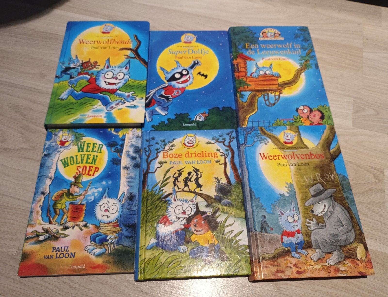 Dolfjes Weerwolvenfeest - Paul van Loon (met CD), Boeken, Ophalen of Verzenden, Zo goed als nieuw, Paul van Loon, Fictie algemeen