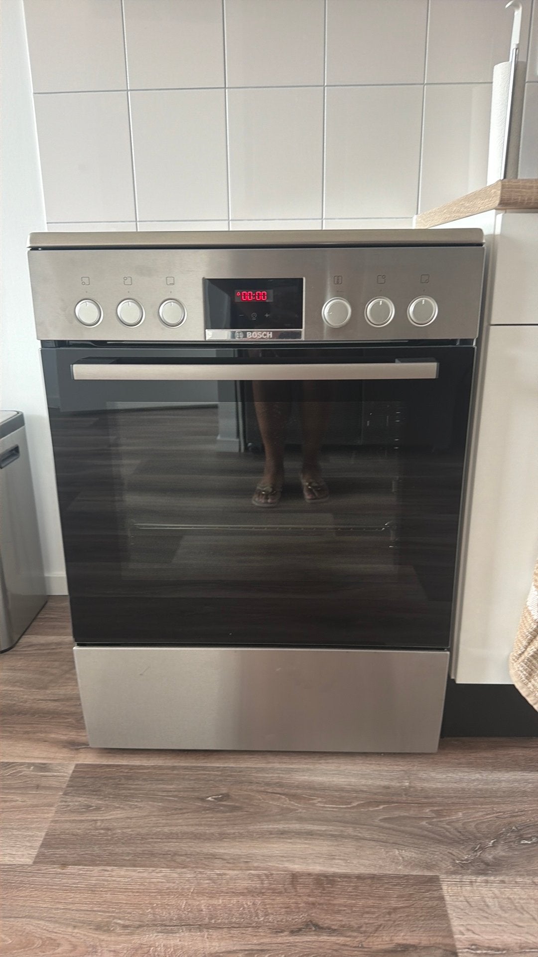Bosch Serie 4 Vrijstaand Keramisch Fornuis (1 maand oud), Witgoed en Apparatuur, Fornuizen, Ophalen, Keramisch, 4 kookzones, Zo goed als nieuw