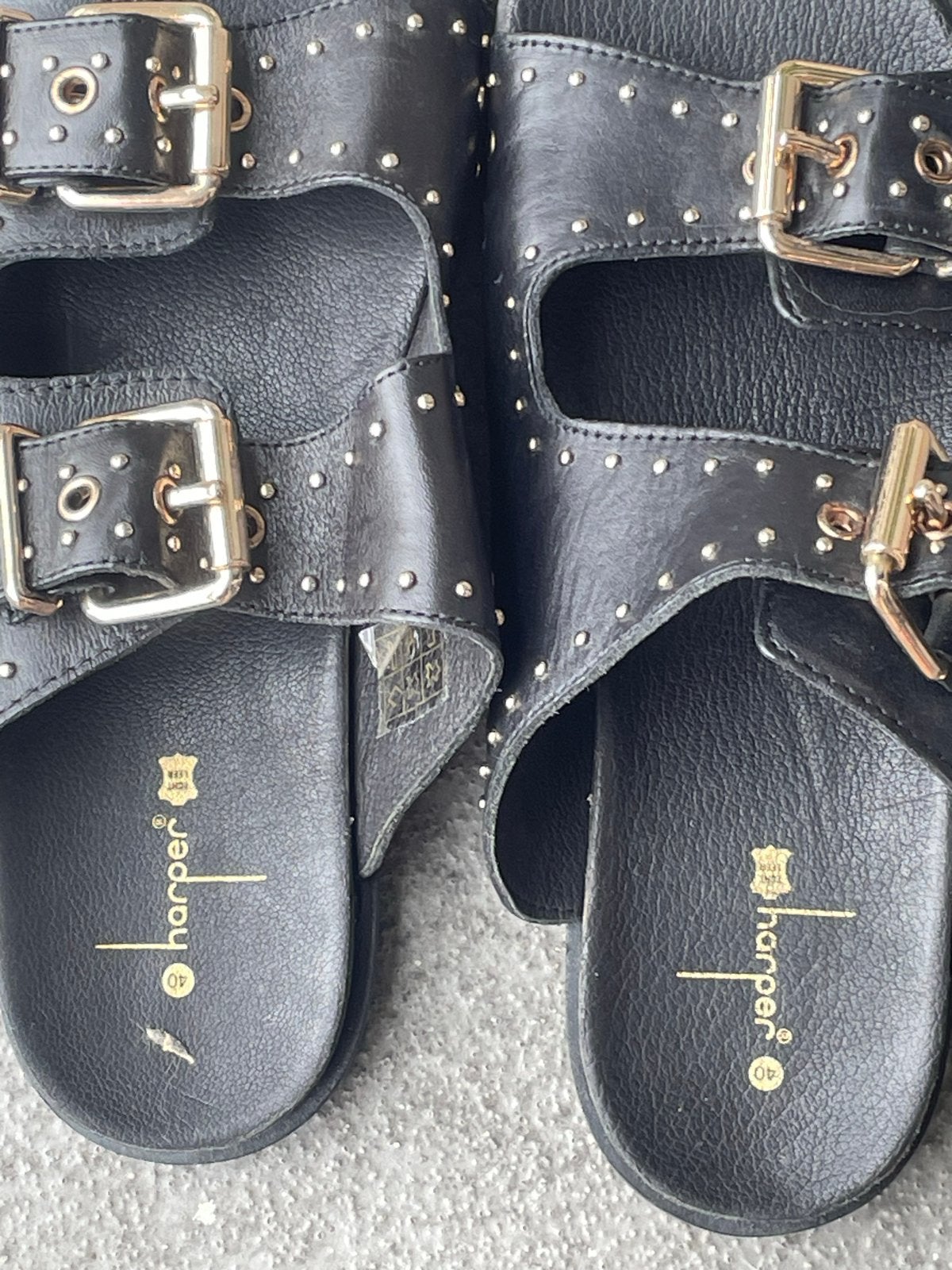 Nieuwe Harper lederen slippers met studs - maat 40, Ophalen of Verzenden, Nieuw, Zwart, Slippers