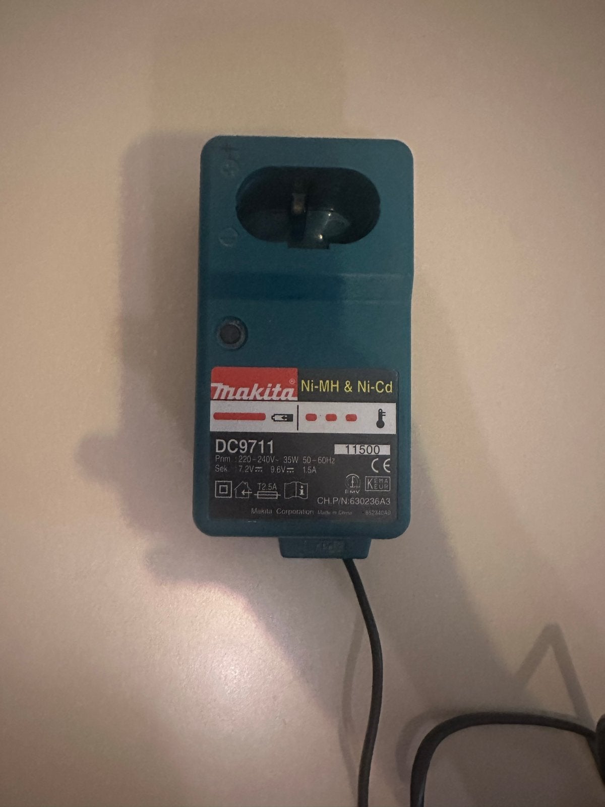 Makita DC9711 Ni-MH & Ni-Cd Acculader, Doe-het-zelf en Verbouw, Ophalen of Verzenden, Zo goed als nieuw