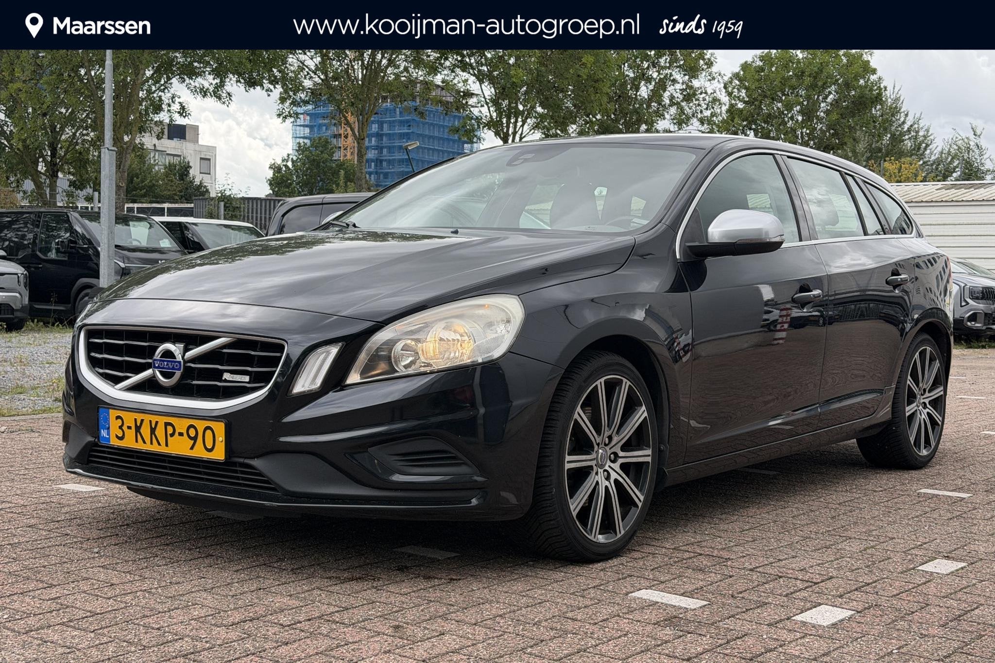 Volvo V60 1.6 T3 R-Design / Automaat / Trekhaak / Bluetooth, Gebruikt, Zwart, 4 cilinders, 150 pk
