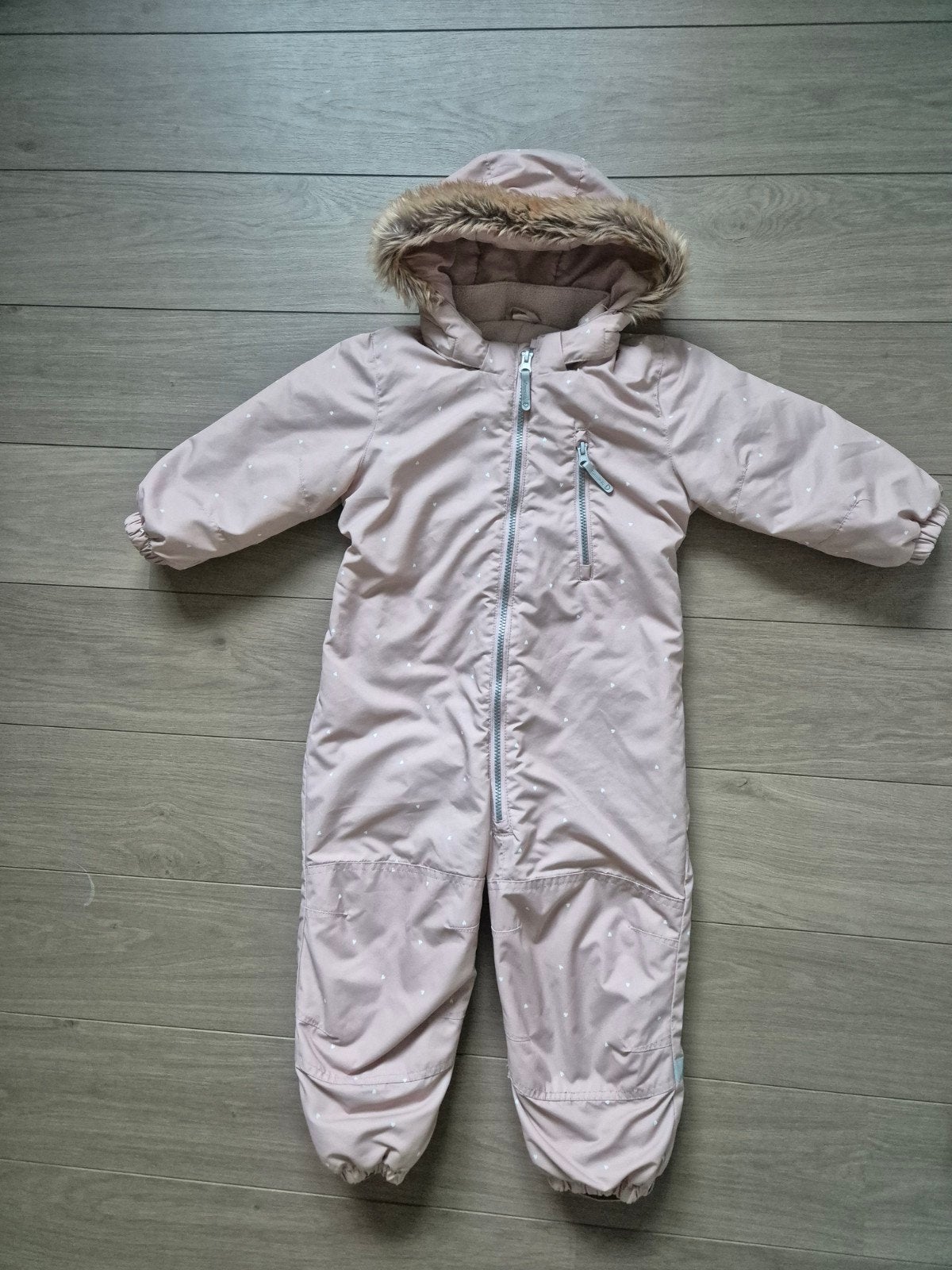H&M skipak winterpak winterjas overall roze hartjes mt 98

E, Kinderen en Baby's, Ophalen of Verzenden, Zo goed als nieuw, Meisje