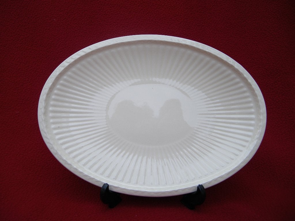 Wedgwood EDME  Puntgaaf ovaal beleg/zuurschaaltje, Huis en Inrichting, Ophalen of Verzenden, Schaal of Schalen, Zo goed als nieuw