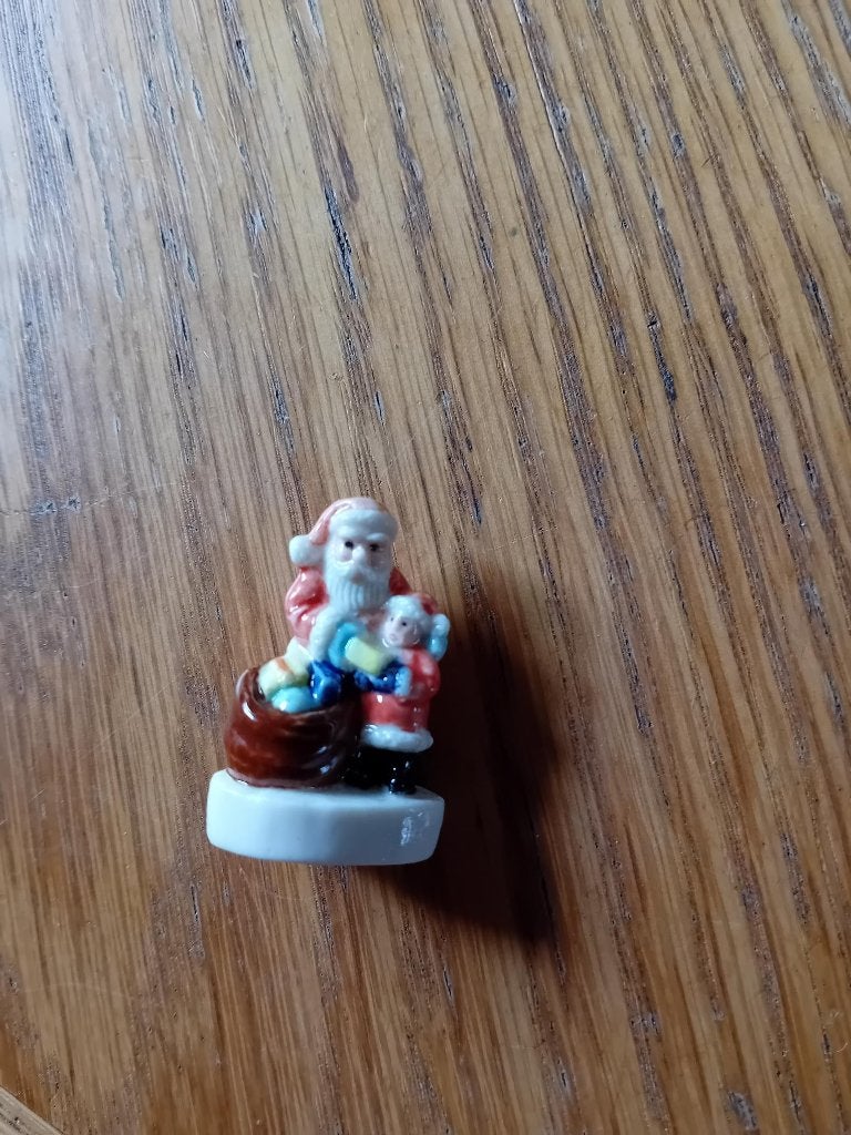 Porseleinen kerstman beeldje 3,5cm, Ophalen of Verzenden, Zo goed als nieuw
