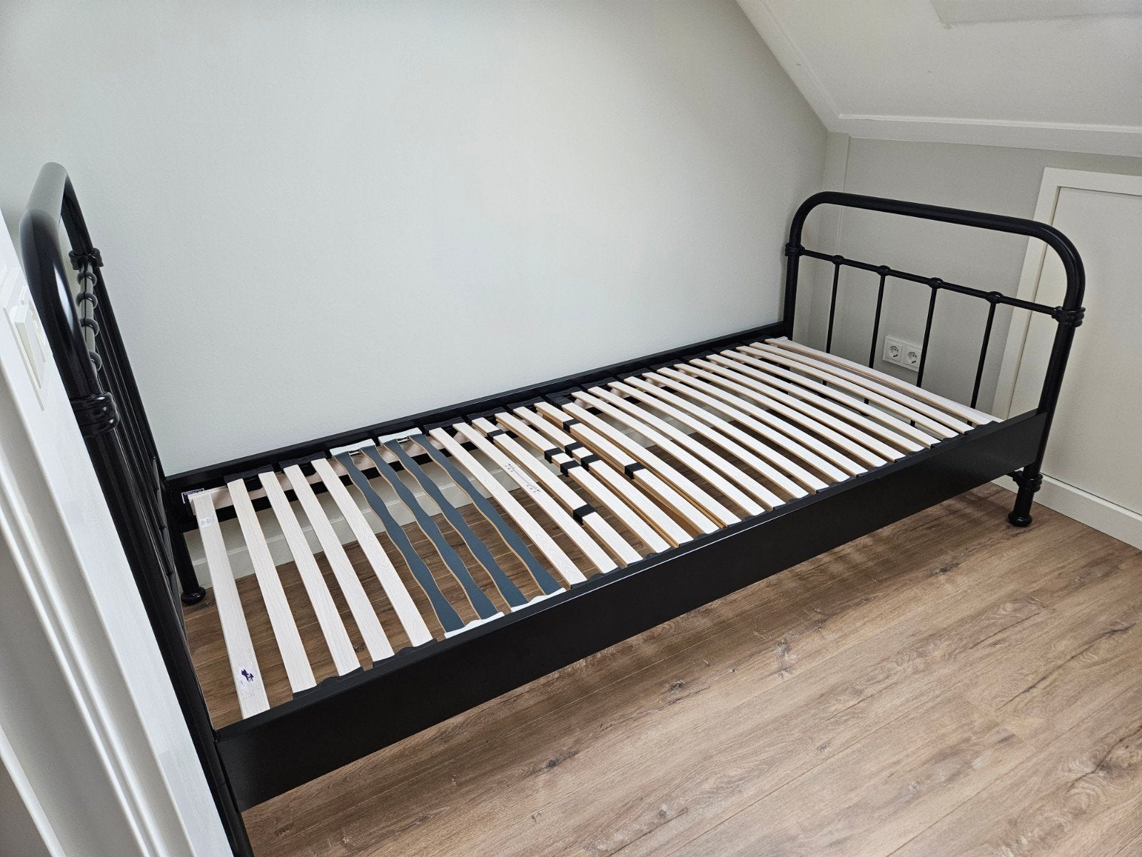 Vipack New York bed zwart metaal 90x200, Ophalen, 90 cm, Eenpersoons, Zwart