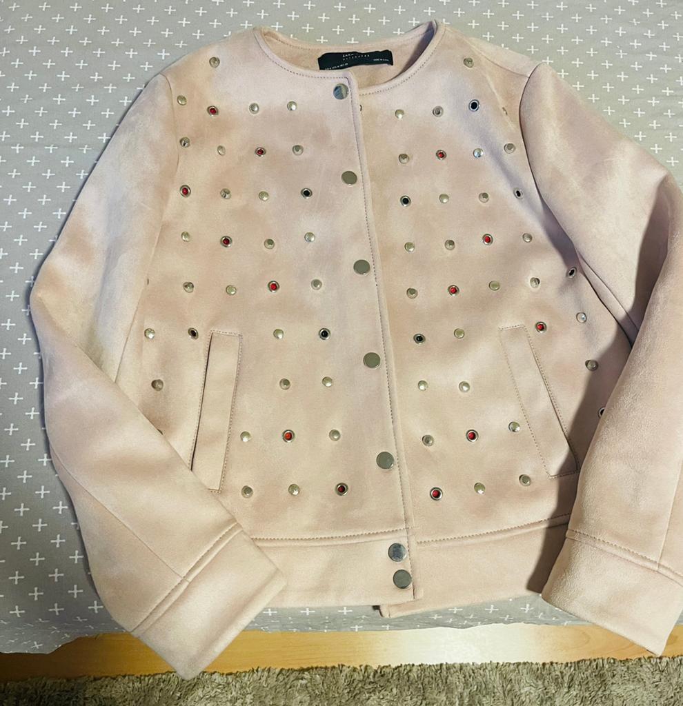 Zara oudroze suède-look jasje met studs, Ophalen of Verzenden, Zo goed als nieuw, Maat 38/40 (M), Roze