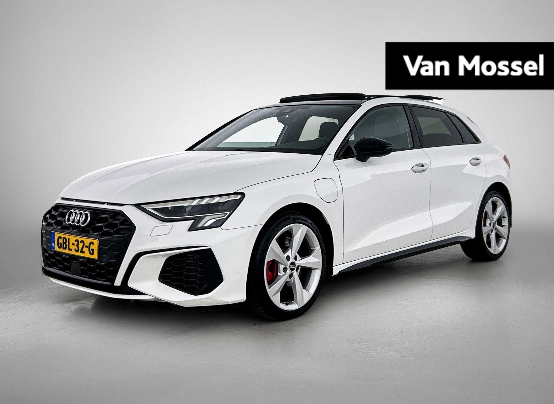 Audi A3 Sportback 45 TFSI e S edition Competition 245 PK | S, Auto's, 12 maanden, Gebruikt, 4 cilinders, Wit
