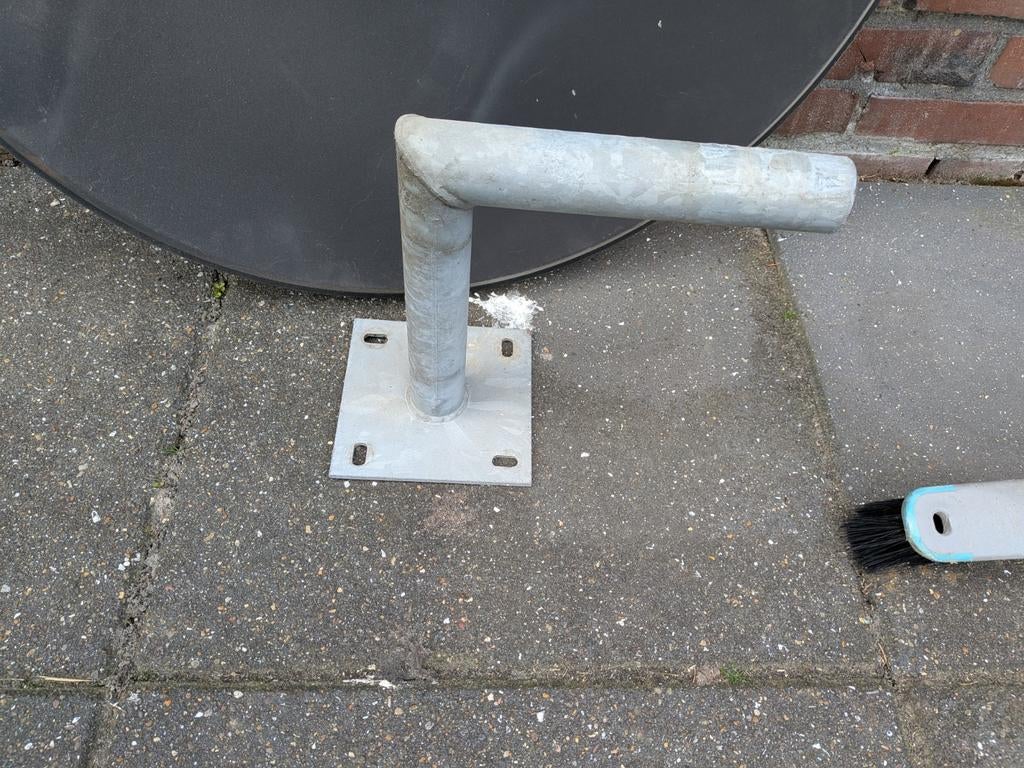 Robuuste schotel muurbeugel - Gegalvaniseerd staal, Ophalen of Verzenden, Gebruikt, (Schotel)antenne-accessoires, Overige merken