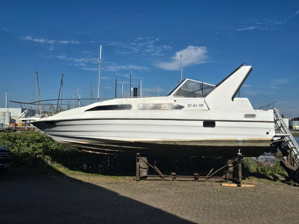 Foto 4 van Bayliner 9 meter opknapper 5.7L Bravo III duoprop €3500.-
