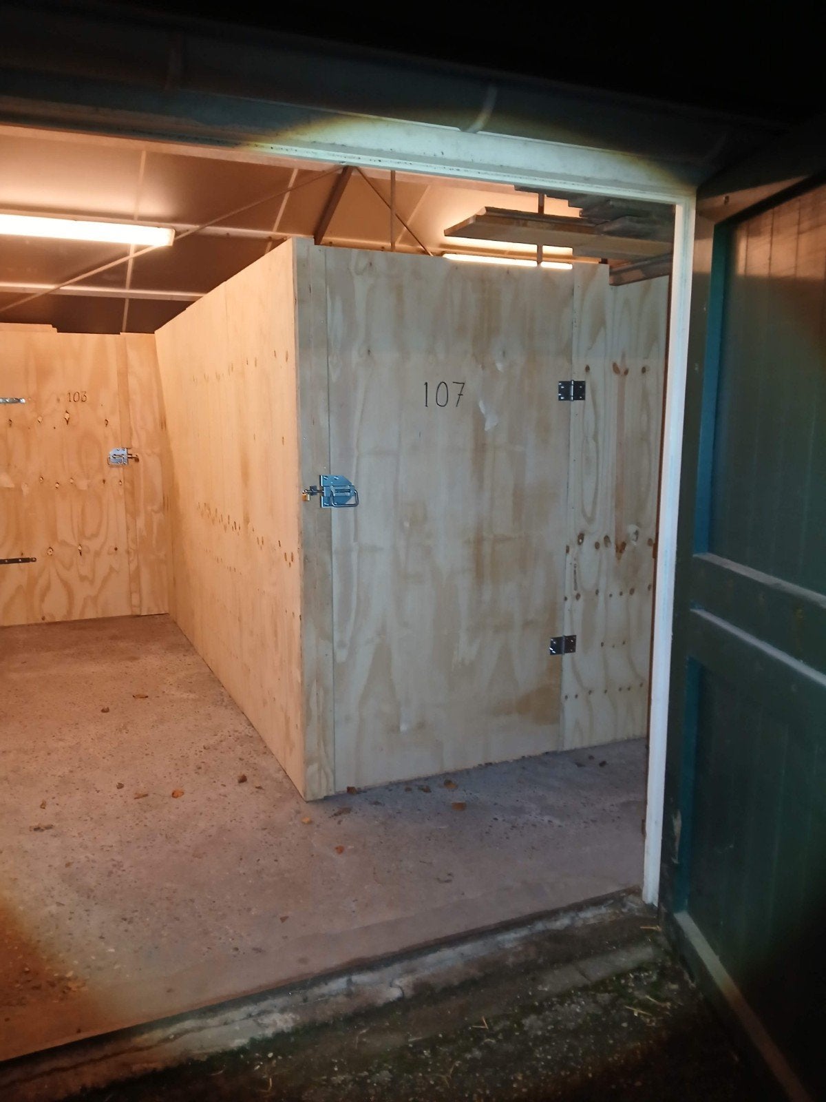 Opslagruimte te huur 12 m² in zwaanshoek., Diensten en Vakmensen, Verhuizers en Opslag, Opslag