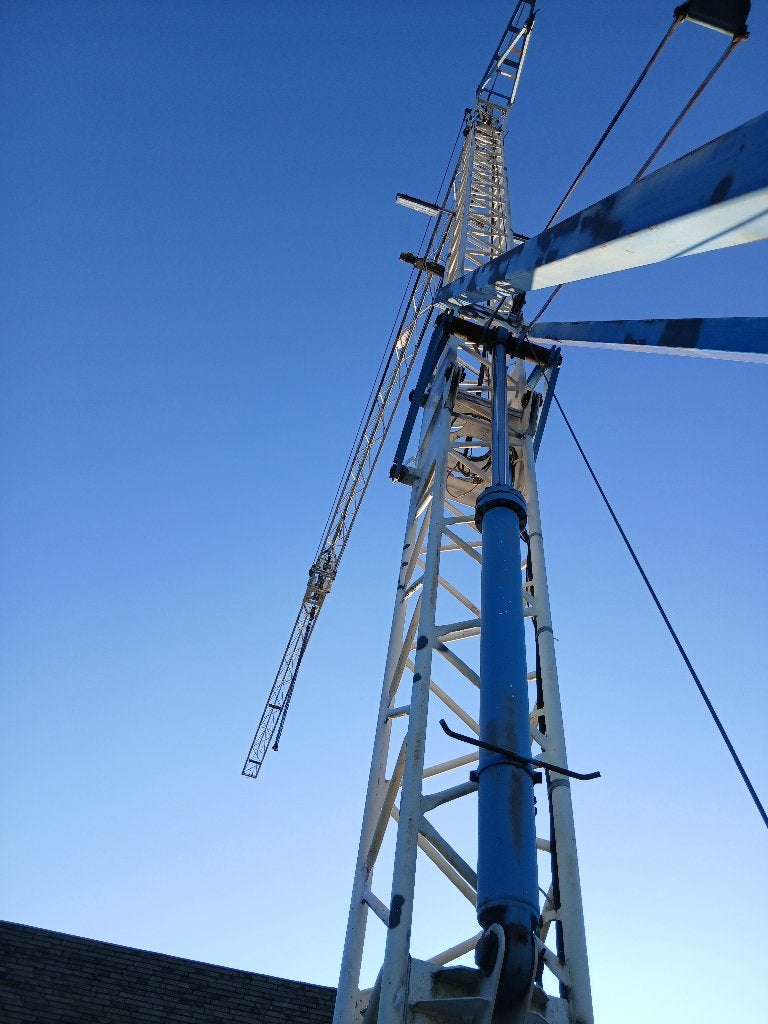 MET WIELSTEL bouwkraan/snelbouwkraan giek 22 m, Ophalen, Gebruikt