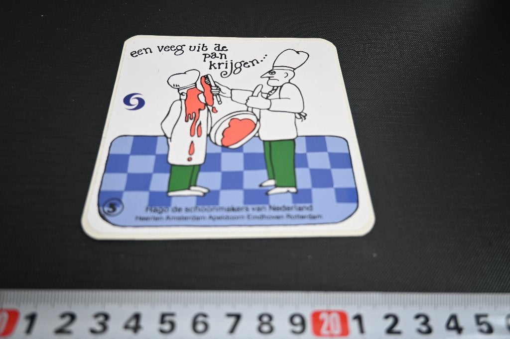 sticker HAGO de schoonmakers Een veeg uit de pan krijgen, Ophalen, Zo goed als nieuw