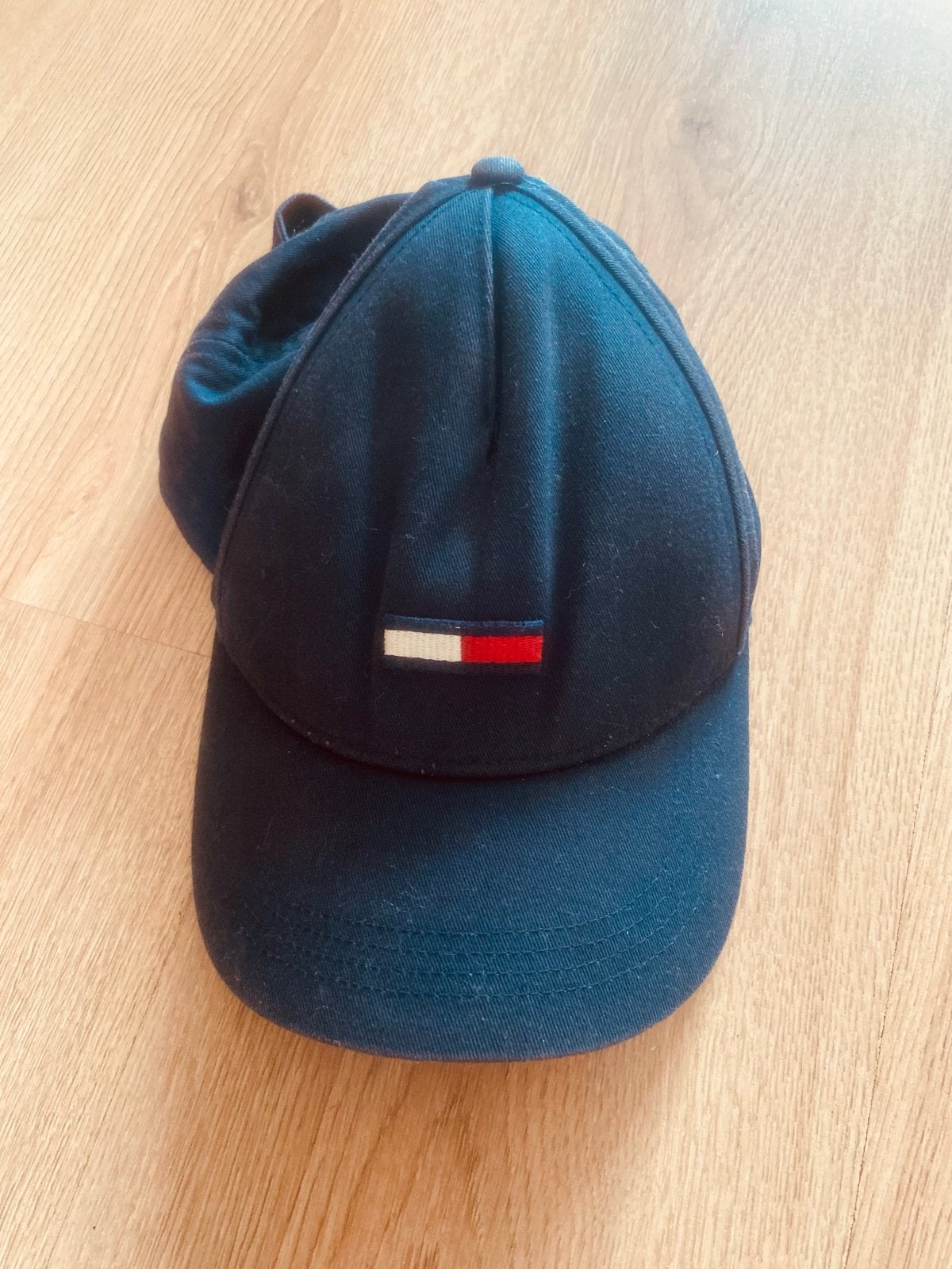 Tommy Hilfiger Pet - Donkerblauw met logo, Ophalen of Verzenden, Zo goed als nieuw, One size fits all, Pet