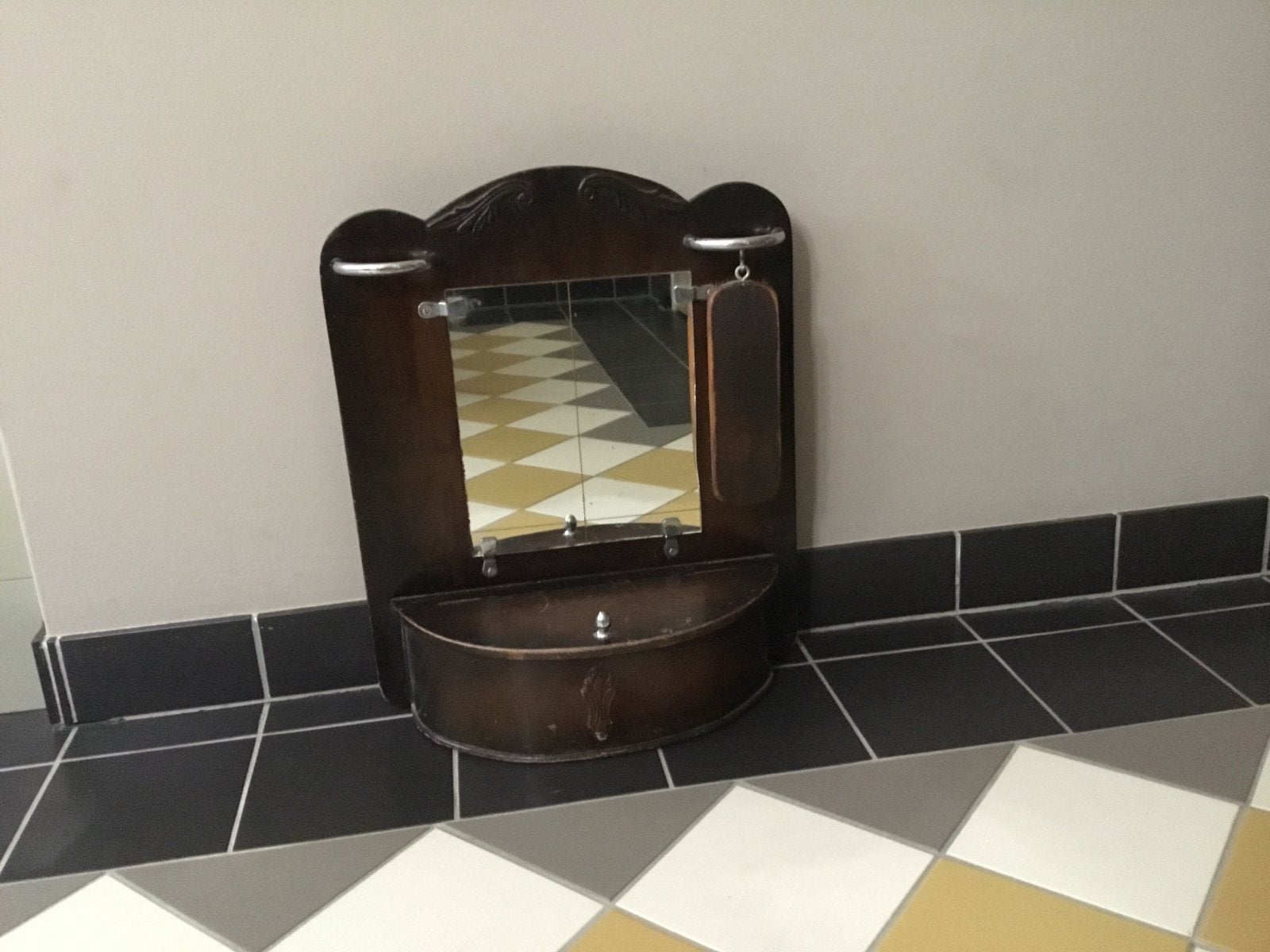 Nostalgisch wandkastje met spiegel en kammenbakje, Ophalen of Verzenden