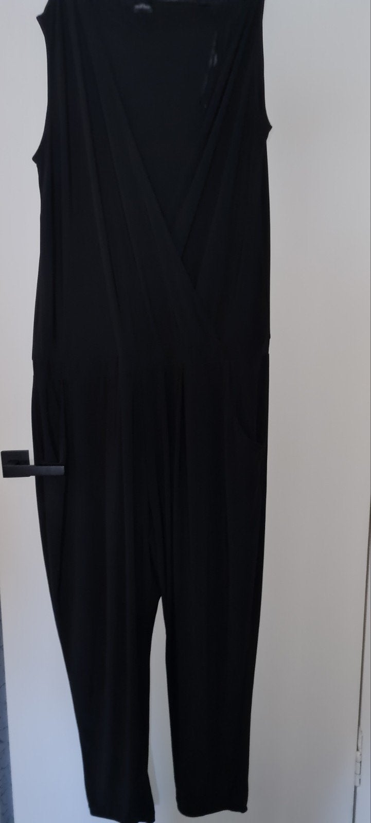 Mooie niet gedragen jumpsuit maat 50, Kleding | Dames, Jumpsuits, Ophalen of Verzenden, Nieuw, Maat 46/48 (XL) of groter, Zwart