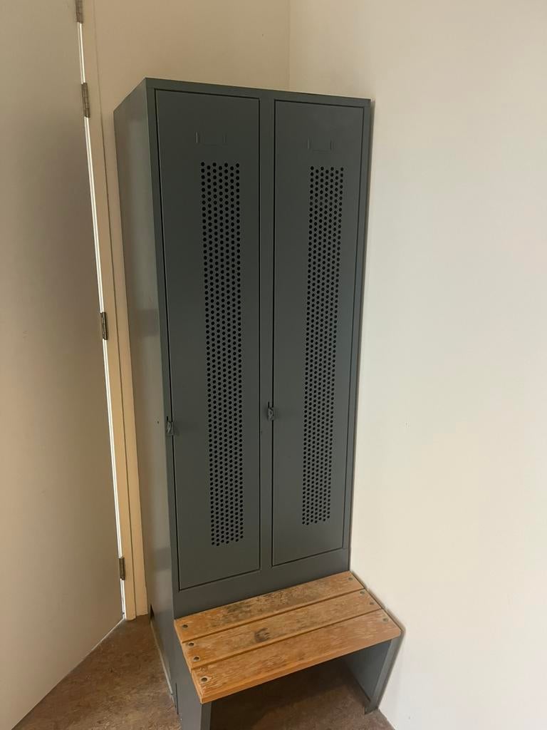 Gave groene lockerkast met bankje, Ophalen, Gebruikt