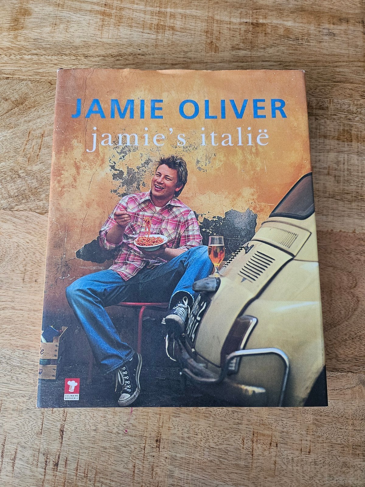 Jamie Oliver - Jamie's Italië Kookboek, Italië, Hoofdgerechten, Ophalen of Verzenden, Zo goed als nieuw