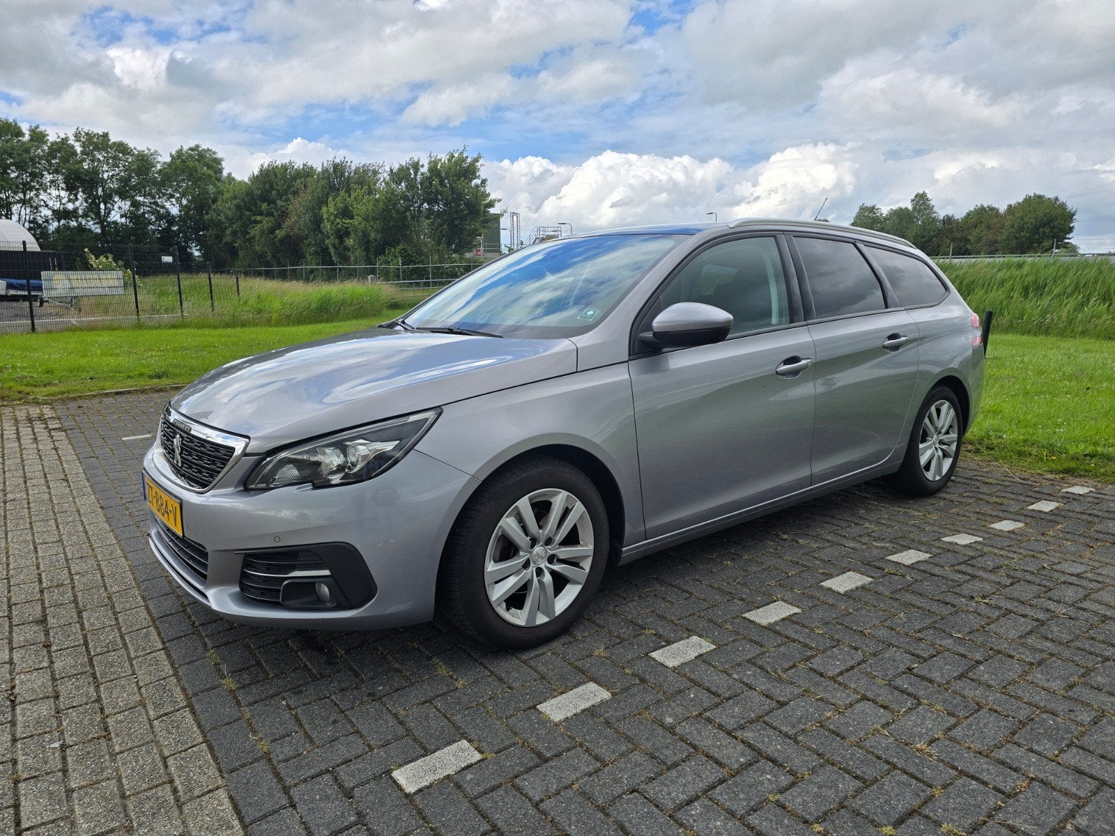 Peugeot 308 1.2 Puretech 110pk S&S 2019 Grijs, Auto's, Voorwielaandrijving, 1199 cc, Origineel Nederlands, Particulier