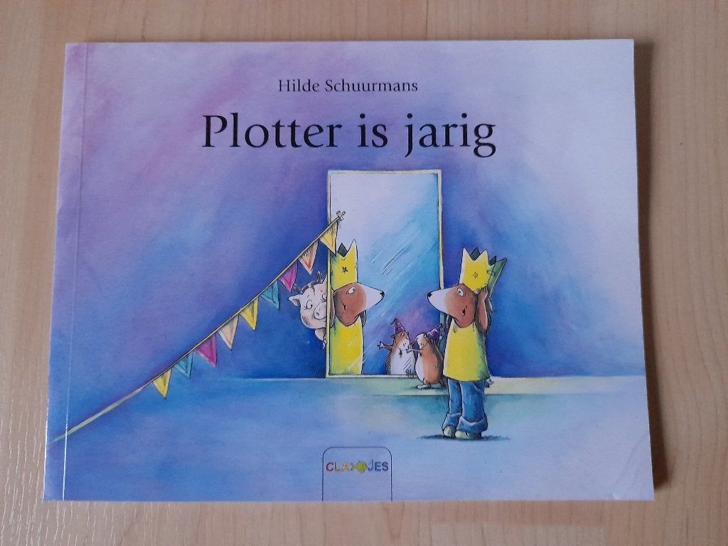 PLOTTER IS JARIG  Hilde Schuurmans, Ophalen of Verzenden, Gelezen, Fictie algemeen