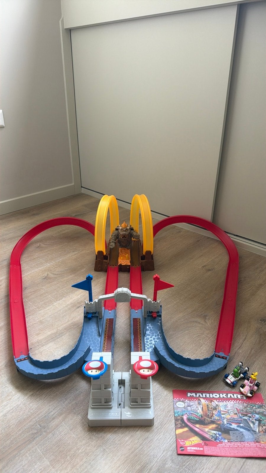 Hot Wheels Mario Kart Racebaan met Bowser en 2 auto's, Ophalen, Racebaan, Zo goed als nieuw, Hot Wheels