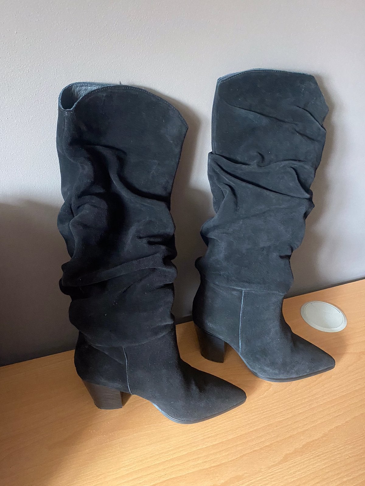 Suede laarzen maat 39, Ophalen of Verzenden, Zo goed als nieuw, Zwart, Hoge laarzen