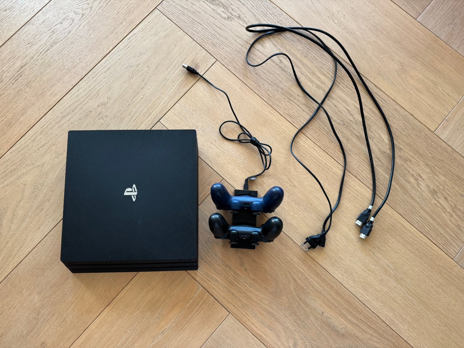 Playstation 4 Pro with 2 controllers, Gebruikt, Met 2 controllers, Ophalen of Verzenden, 1 TB