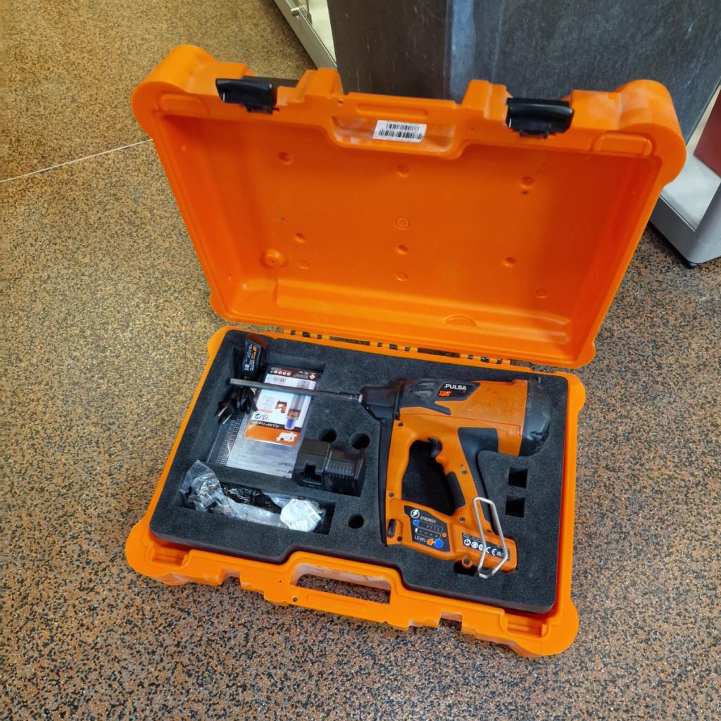 Spit Pulsa 27if Insulfast Nagelapparaat Set | Nette staat, Flex Ltd., Zo goed als nieuw, https://flex.com/contact-us, Nobelstraat 10, 5807 GA Oostrum LB, Limburg, Nederland