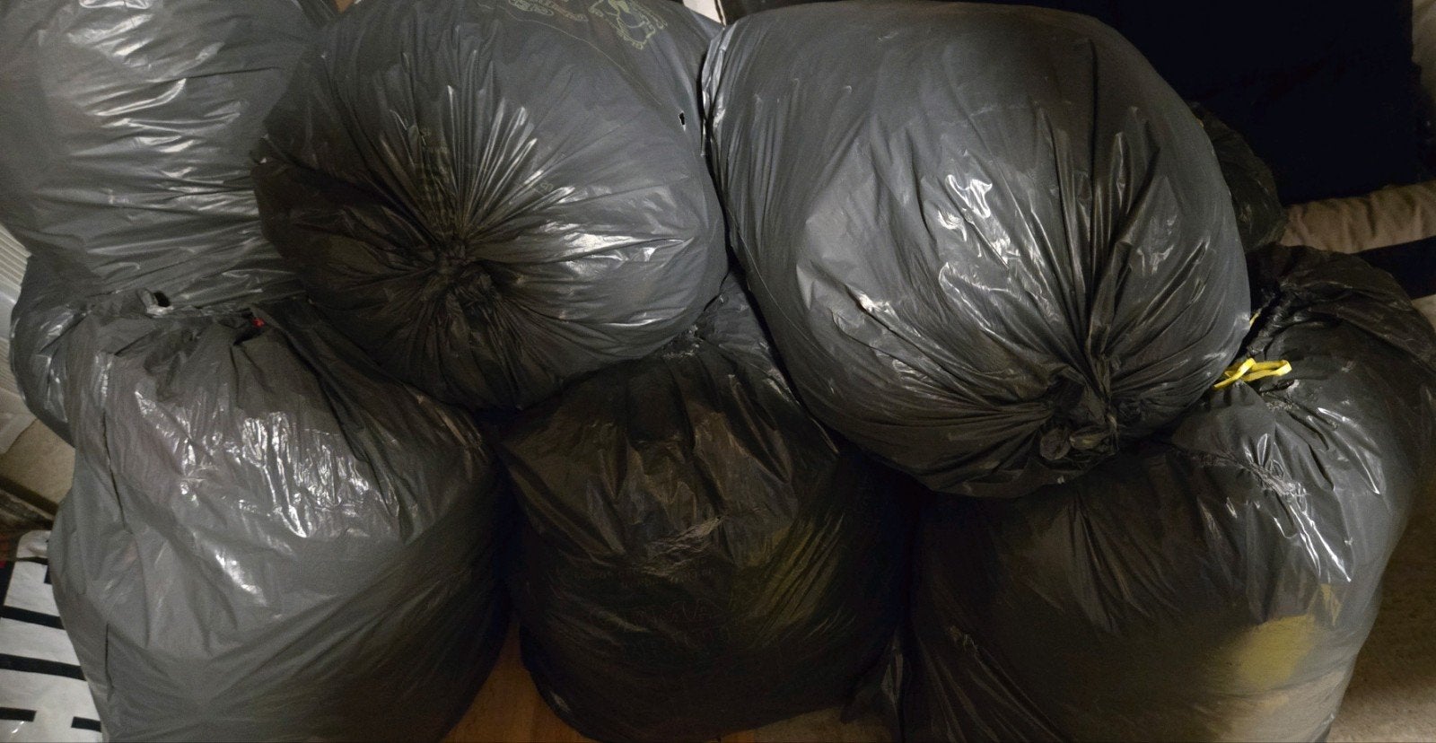 Grote partij kleding – 10 zakken (grotendeels dameskleding), Ophalen, Zo goed als nieuw