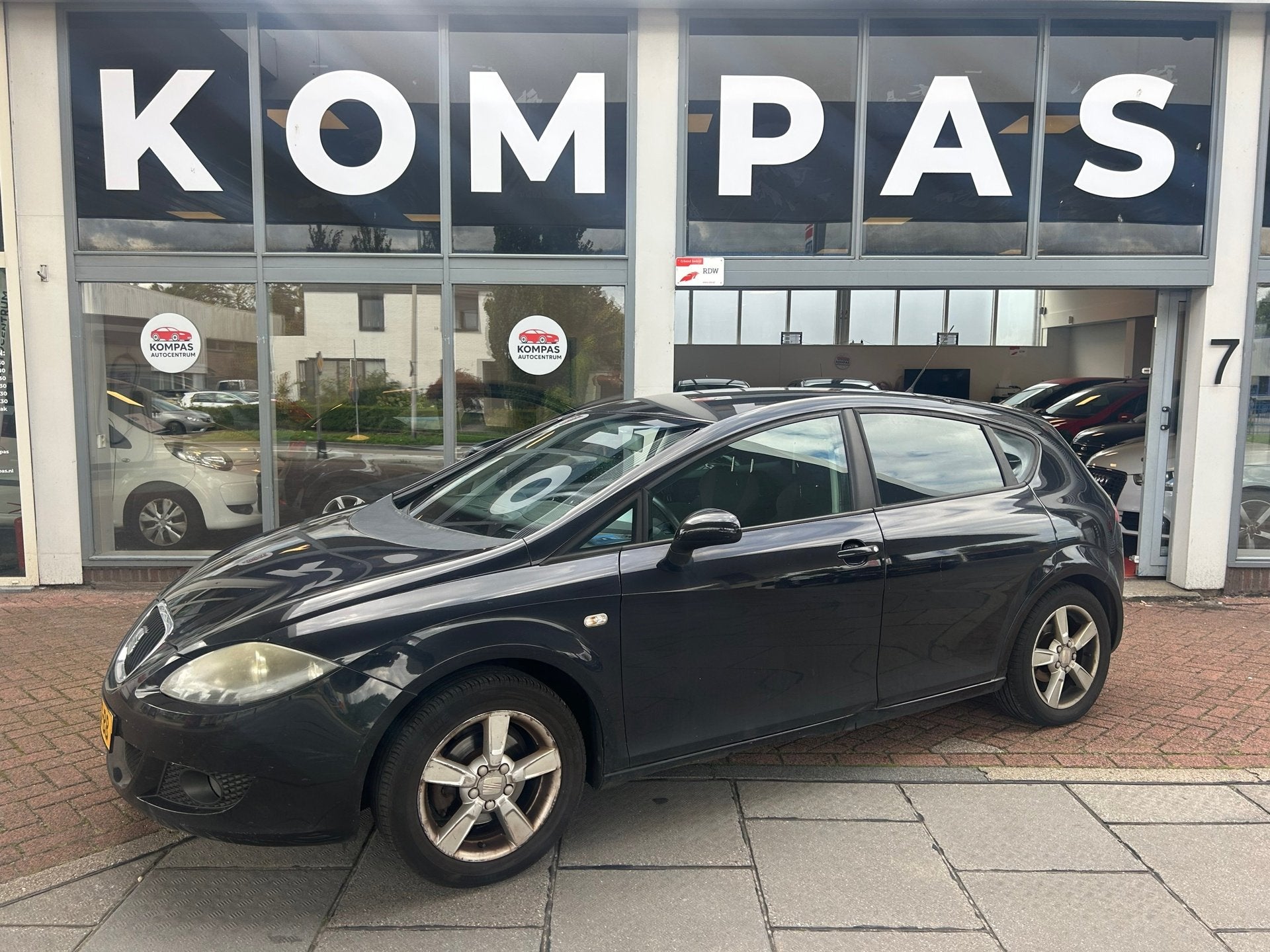 Seat Leon 1.6 Sportstyle |Driem VV|Airco|NAP|APK27|Multi.Stu, Gebruikt, 4 cilinders, Leon, Zwart