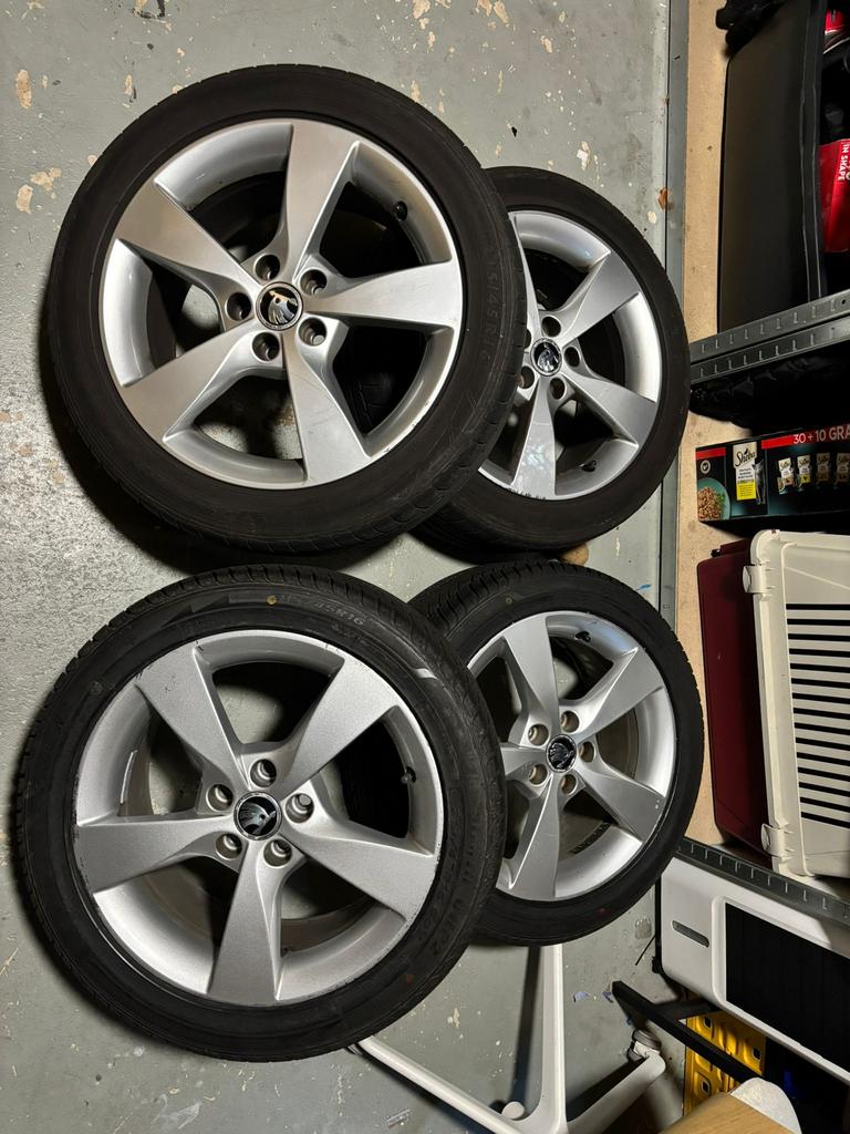 Skoda velgen 16 inch 215 mm, Ophalen of Verzenden, 16 inch, 215 mm, Zomerbanden