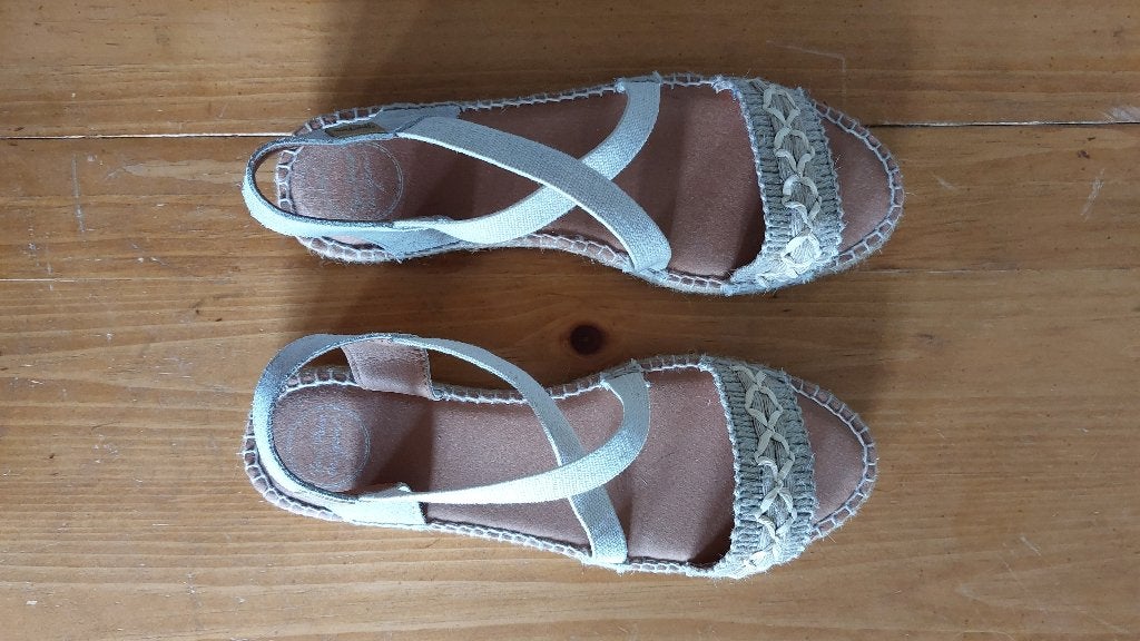 Dames Sandalen Toni Pons maat 43, Ophalen, Beige, Sandalen of Muiltjes, Zo goed als nieuw