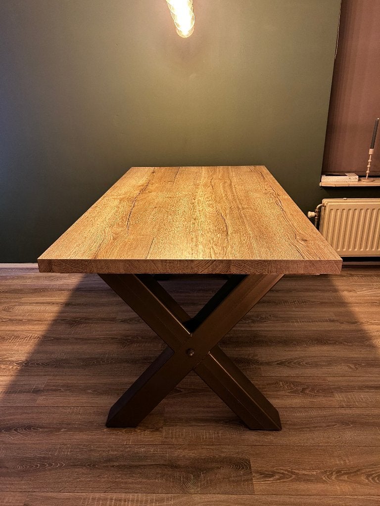 Eettafel met zwart metalen X-poot – 160 x 90 cm, Huis en Inrichting, Ophalen, 50 tot 100 cm, Zo goed als nieuw, 150 tot 200 cm