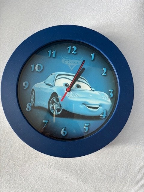Blauwe Disney Cars Wandklok, Ophalen of Verzenden, Zo goed als nieuw, Ophangbaar, Disney