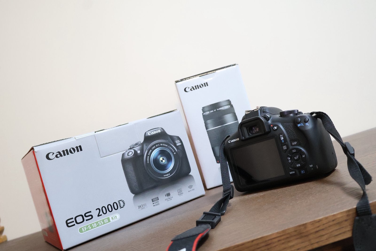 Canon EOS2000D conpleet 2x Lens, Ophalen of Verzenden, Zo goed als nieuw, Canon, Geen optische zoom