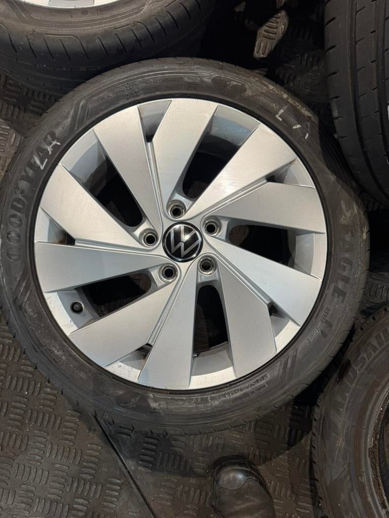 Set originele 17 inch vw golf 5 6 7 en 8 velgen met banden, Gebruikt, 17 inch, Ophalen of Verzenden, Band(en)
