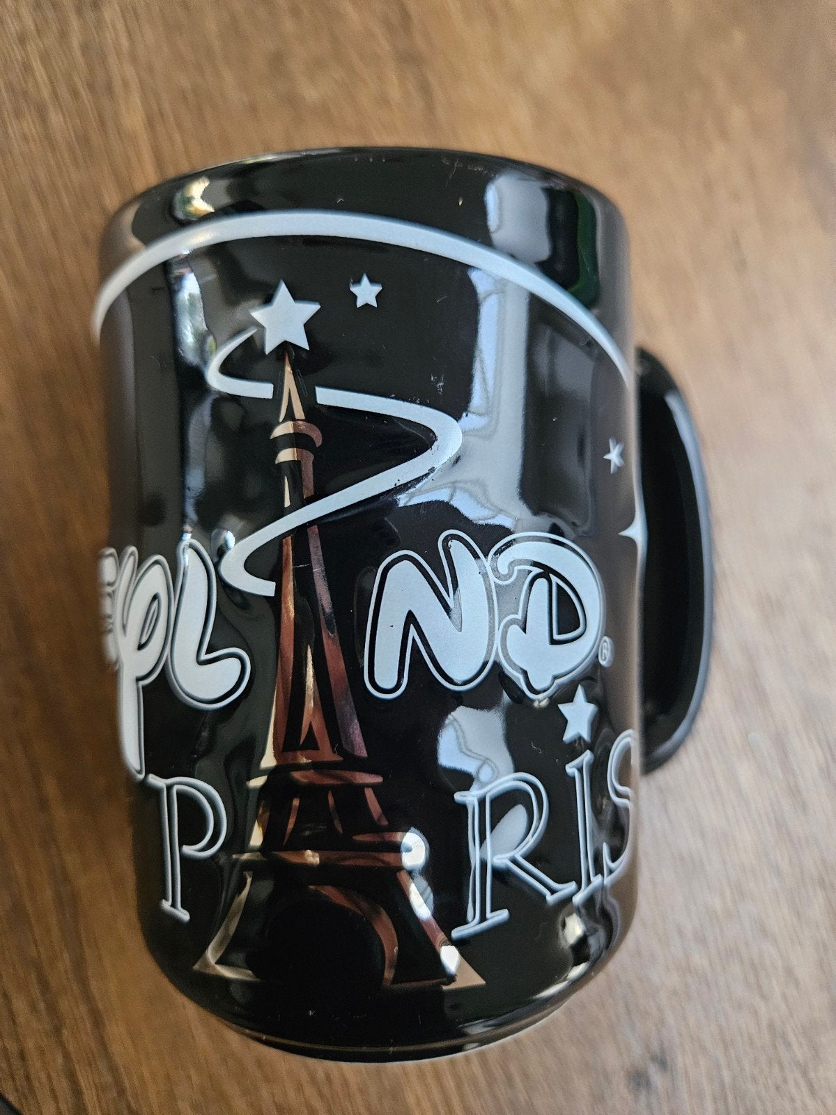 Disney Disneyland Parijs Mok Zwart met reliëf, Verzamelen, Ophalen of Verzenden, Overige figuren, Zo goed als nieuw, Servies
