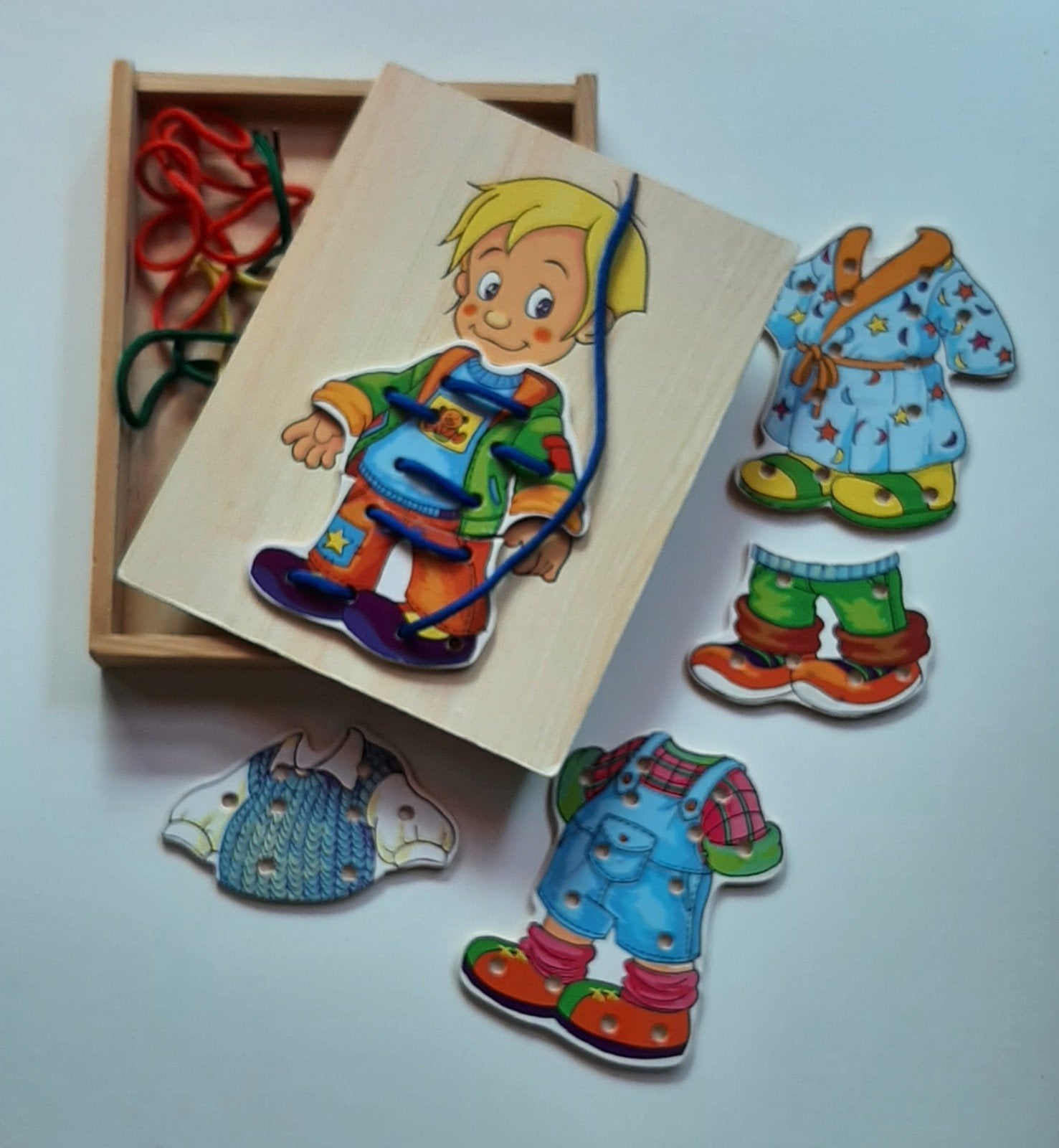 Houten (veterstrikken/aankleed) puzzel met veters., Ophalen of Verzenden