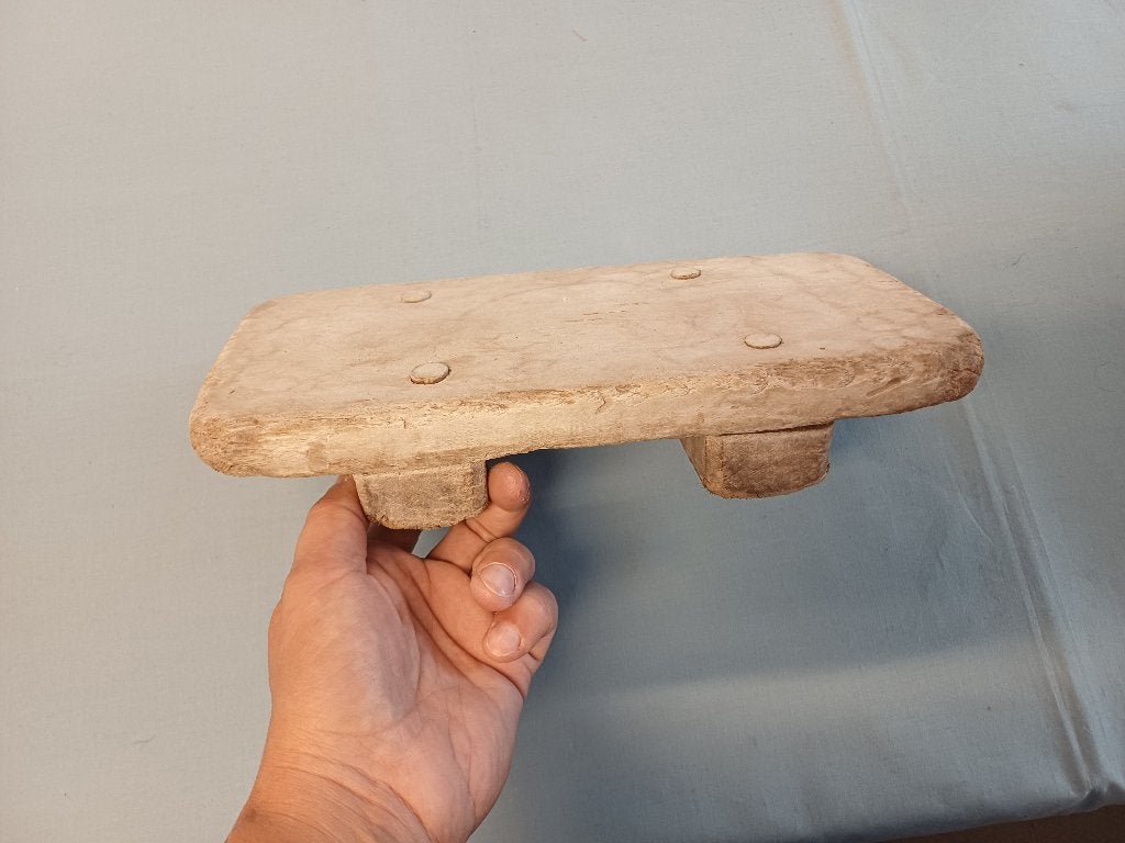 Antieke wrongelpersplank - houten plankje op vier pootjes, Gebruikt, Ophalen of Verzenden, Wit, Vintage