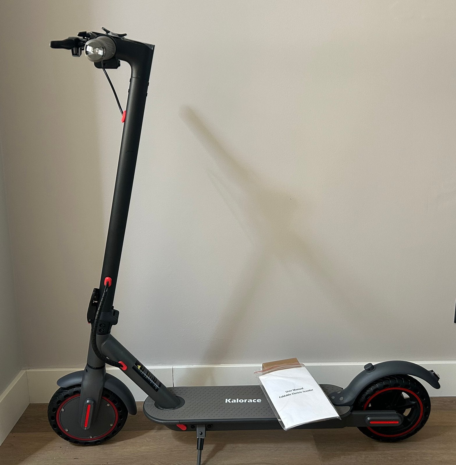 Nieuw in doos Model elektrische step. Beste Prijs!!, Fietsen en Brommers, Steps, Ophalen of Verzenden, Nieuw, Elektrische step (E-scooter)