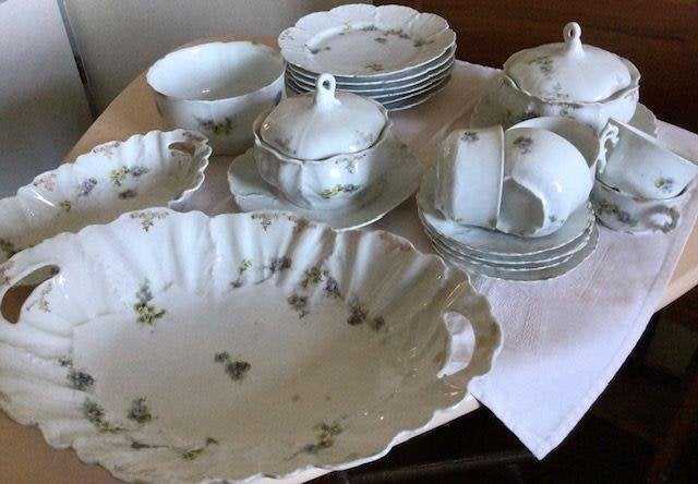 servies Maarts Viooltje, porselein, niet compleet, Ophalen