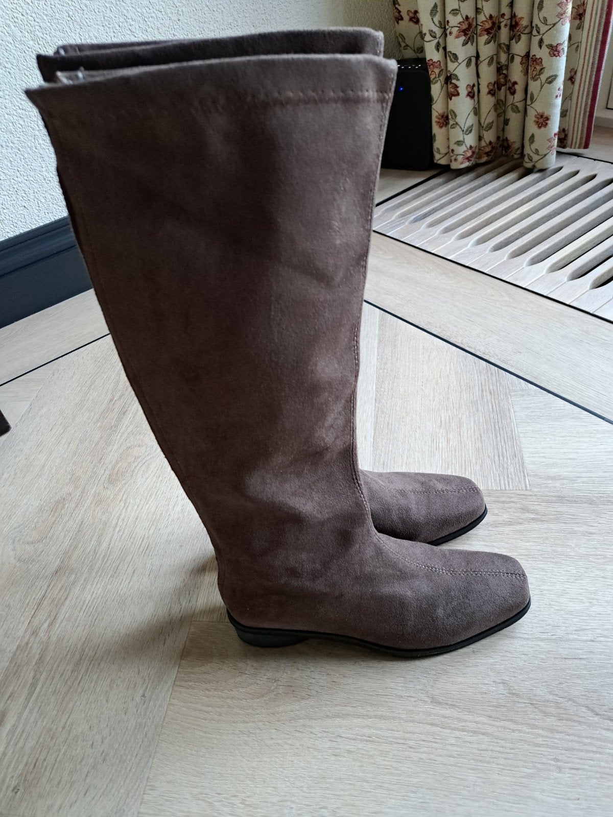 DAMES LAARZEN NIEUW MAAT 37 SUÊDE LOOK KLEUR BRUIN, Ophalen of Verzenden, Nieuw, Bruin, Hoge laarzen