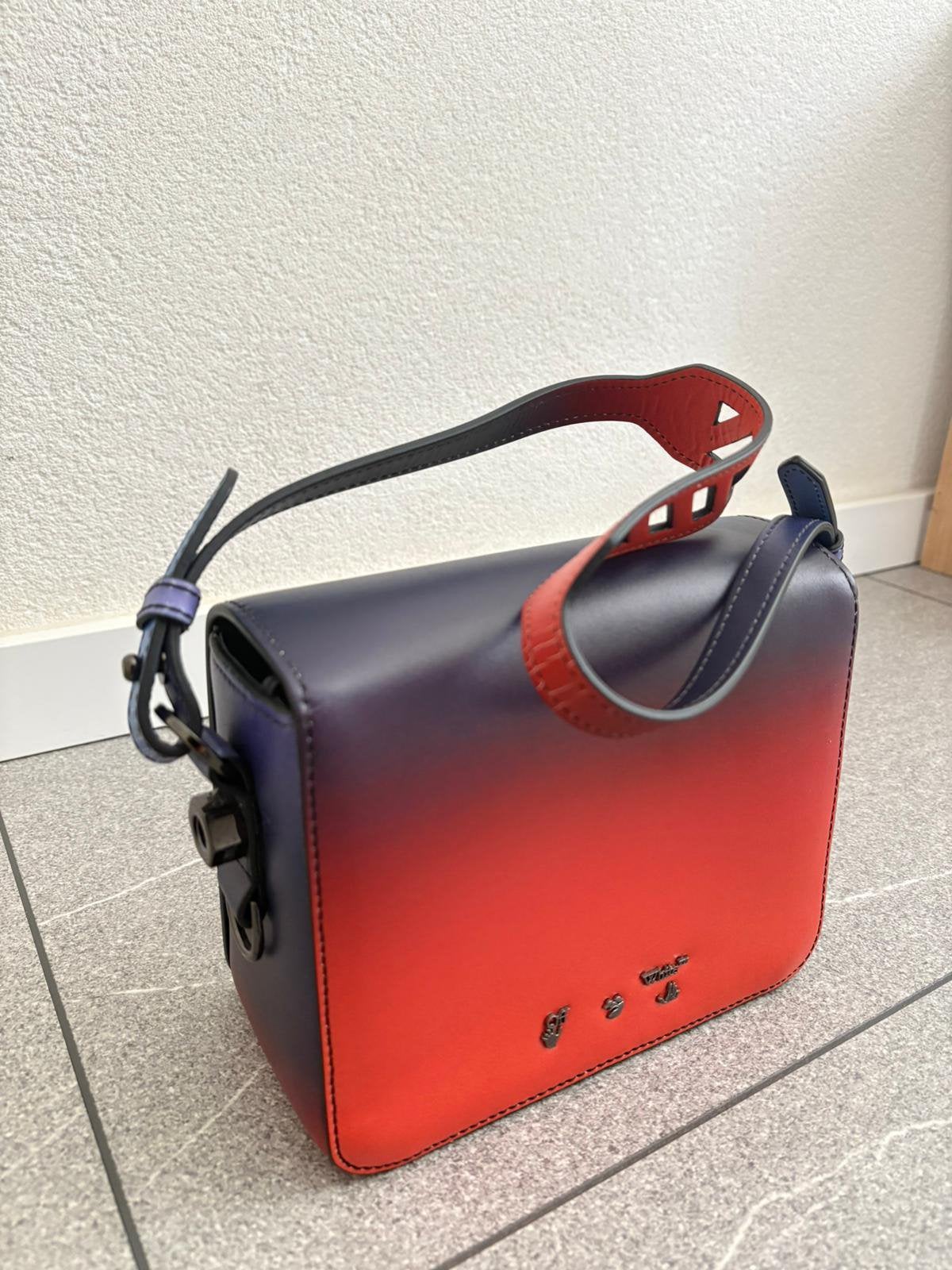Off White origineel handtas blauw/rood ongebruikt, Sieraden, Tassen en Uiterlijk, Tassen | Schoudertassen, Overige merken, Blauw