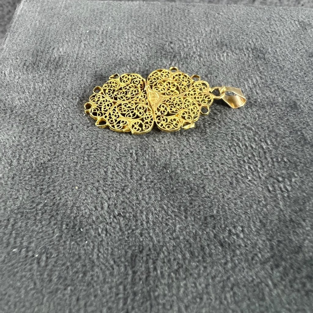 Gouden Hanger | 18k | 2,52g | filligrain met klip | 215265, Gebruikt, Overige voorstellingen, Ophalen of Verzenden, Goud