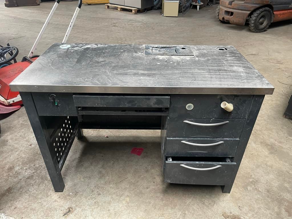Robuust metalen bureau/werkbank met lades en stalen blad, Ophalen, Gebruikt, Met lades, Metaal