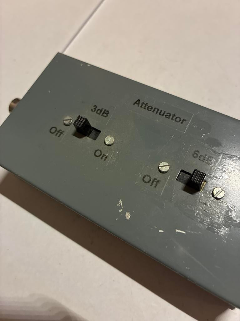 Antenne Verzwakker met BNC-aansluitingen - 3dB/6dB, Telecommunicatie, Antennes en Masten, Ophalen of Verzenden, Gebruikt, Toebehoren