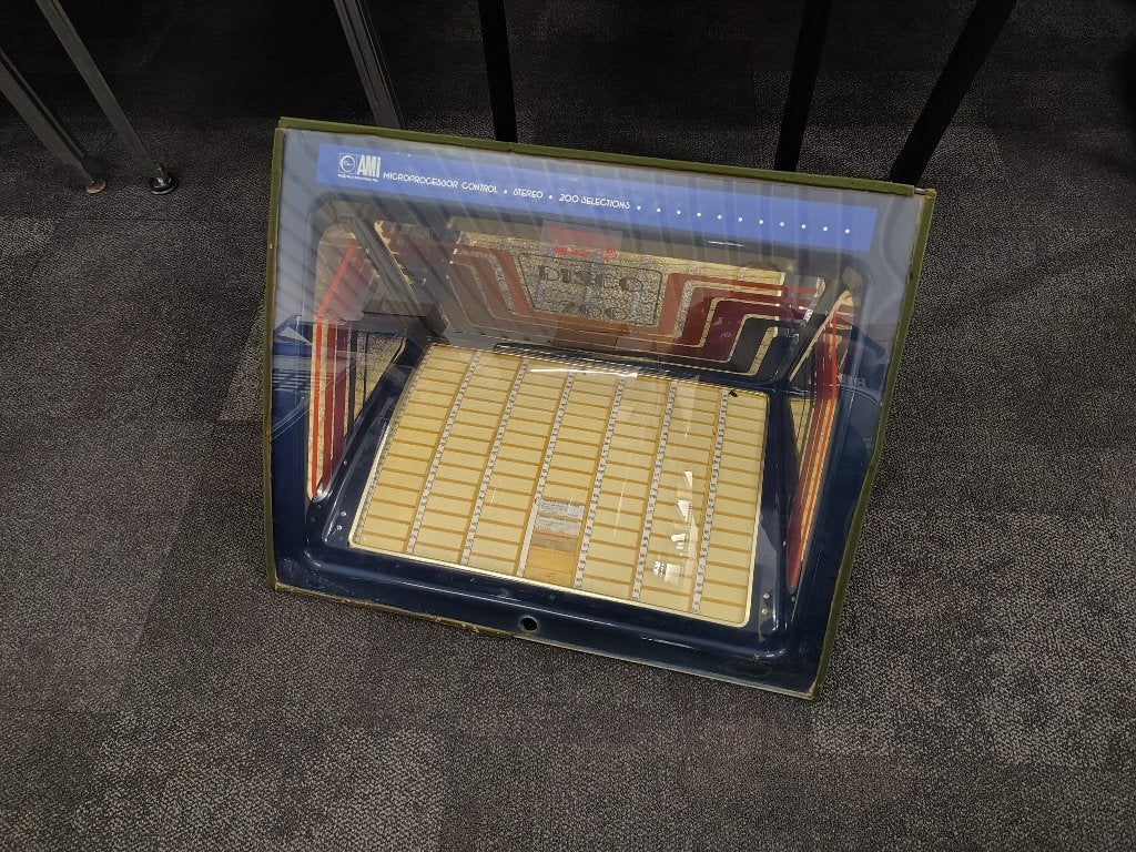 Ruit + Titelrek/ Omhuizing Rowe-AMi R83 (1982) jukebox, Ophalen, Gebruikt, 1950 tot 1960, Seeburg