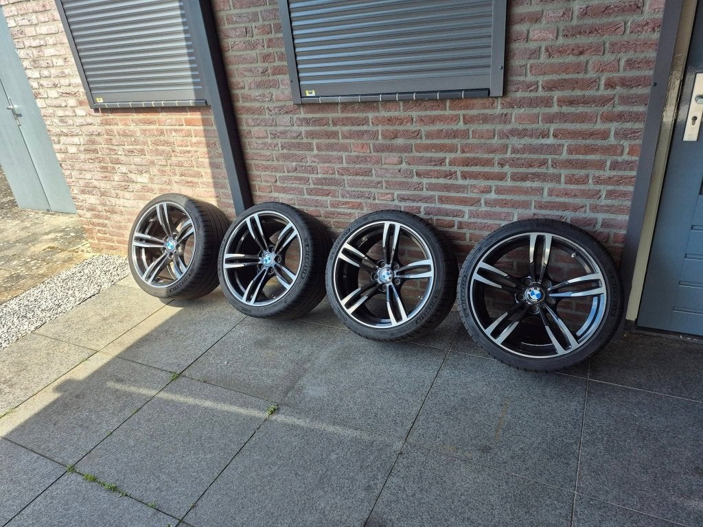 Orginele Bmw M4 breedset velgen(type M437)19 inch met banden, Gebruikt, 255 mm, Velg(en), Personenwagen
